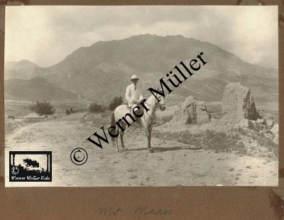 Herr Maass, der Designer des Darulaman- und des Tapeh Taj Beg-Palastes, zu Pferd in Afghanistan