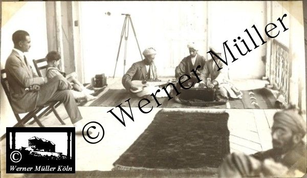 Foto Wilhelm Rieck , Afghanistan, Darulaman, Darul-Aman, Berlin, 1922, Amanullah, Rieck, Kabul, Tape-Taj-Beg, Maass, Harten, Standke, Plessen, Kandahar, Horten, harten, Bau, Palast, Bazar, Timur Schah, Partschin, Parschin, Teheran, Persien, Iran, aden, Vesuv, Neapel, Bombay, Maass, Bagman, Grobba, Gerber, Burg, wandgemälde, Königszimmer, Elefantenrennen, Bünte, Fensterblick, Winter, Reiterverein, Grantham, Suraija, Turmzimmer, Suez, Lyzeum, Schlüterstr, Berlin, Sancoussi, Potsdam, Schlossdächer, Schlossdach, Schachpartner, Kupfterdächer, Kupfterdach, Königlich Afghanischen Gesandtschaft, Berlin-Moabit, Alim Khan, Emir von Buchara, Lalander, Thaj Mahal, Agra, Parron, Baron Plessen, Mehl-Bazar, Mehlhändler, Obsthändler, Zuckerbäcker, Silberschmiede, Habibullah, Bank Ottoman, Pulverfabrik, Uran-Wiederaufbereitungsanlagen, F13, Gallipoli, 